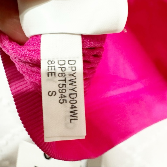 👀 439. DKNY Women's Performance Classic Seamless Support Yoga Running Bra NWT - Picture 7 of 9